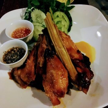 「チャンレイツリー」の鶏肉のハニーレモングラス焼き(Photo by 朝比奈)