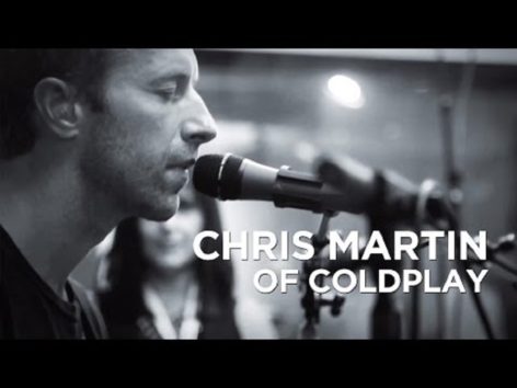 「いつの日か一緒に飛べる日も…」という切ない思いに涙 画像:YouTube『Chris Martin of Coldplay “O” // Alt Nation // SiriusXM 』のサムネイル