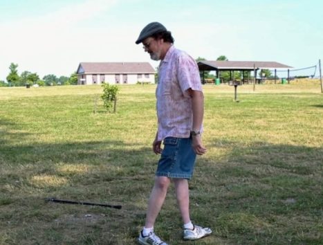 誰もが驚きの声を上げるというモーゼス・ランハムさんの歩行スタイル