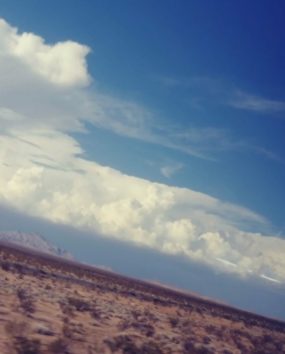 空を見ていると、ふと旅に出たくなることも…。(Photo by Austin)
