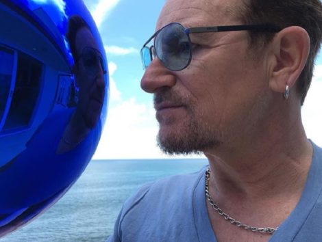 「U2」ボノ、早く絶好調に戻りますように…。