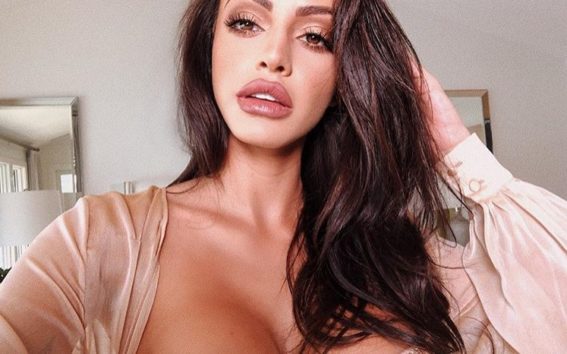 人気モデル、クラブでライバル美女の顔面をシャンパン・ボトルで殴る