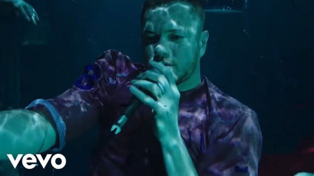 聴いて絶対に損なし!(画像:YouTube『Imagine Dragons - Whatever It Takes』のサムネイル)