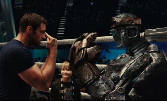 父子&ロボットが共に闘う姿に感動(画像:2011/05/09 に公開YouTube『Real Steel starring Hugh Jackman - Official Trailer)』のサムネイル)