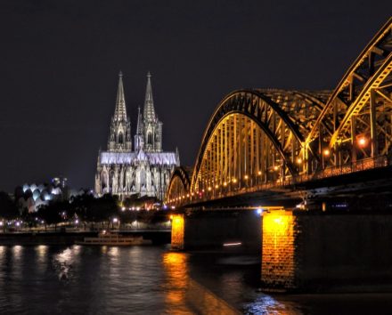ついに見ることが出来たケルン大聖堂の夜景