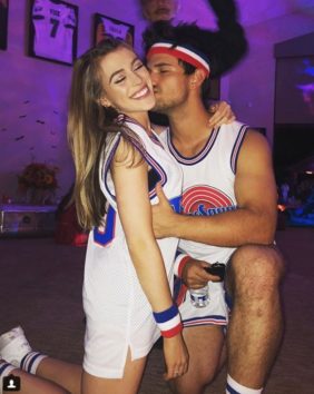 テイラー・ロートナー自らキス写真をインスタグラムにアップ