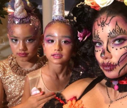 アドリアナ・リマは子供たちと一緒に