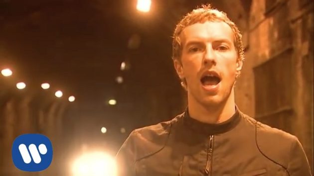 「コールドプレイ」の名曲、優しいメッセージも話題に。(画像:YouTube『Coldplay - Fix You』のサムネイル)