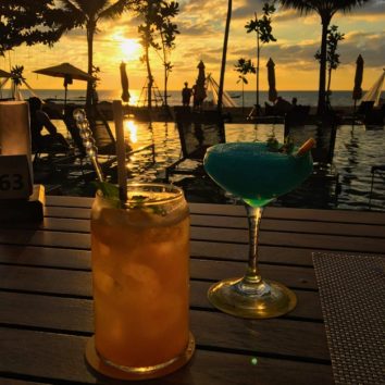 ハッピーアワーは飲み物が半額ですよ!(Photo by 朝比奈)