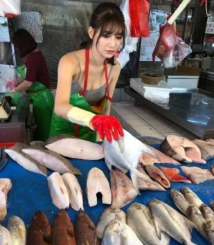 お願いすれば、ちゃんとLiuさんが魚をさばいてくれる