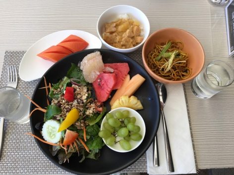 朝食はオムレツやフォーをその場で作ってくれるオープンキッチンも(Photo by 朝比奈)