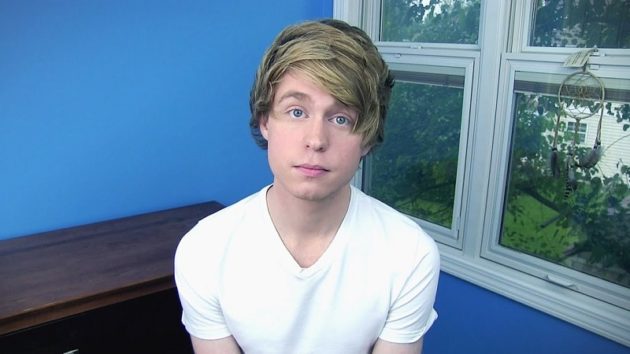 画像:YouTube -
Austin Jones『Setting The Record Straight』のサムネイル