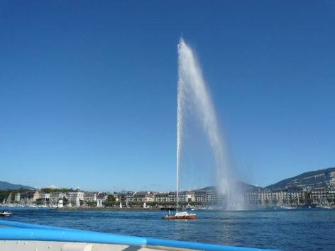 オフでスイスへ レマン湖の大噴水(Photo by 佐藤めぐみ)