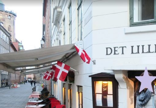 ストロイエのレストラン「Det Lille Apotek」へ(Photo by 朝比奈)