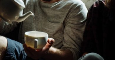 <「これが知りたかった!」英語表現>職場や学校から帰宅後、どんな話をする? たまには愚痴も! <「これが知りたかった!」英語表現>職場や学校から帰宅後、どんな話をする? たまには愚痴も!