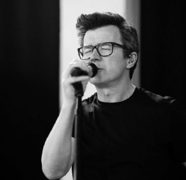 (画像:『Instagram』officialrickastley)
