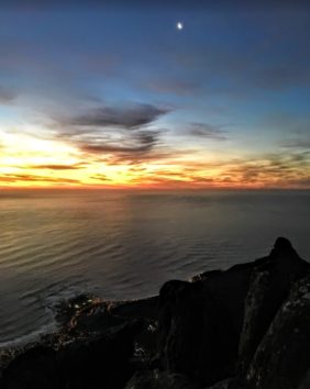 少し雲があるからこそ美しい夕焼けが期待できます(Photo by 朝比奈)