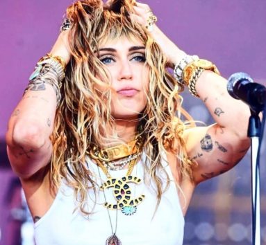 (画像:『Instagram』mileycyrus)