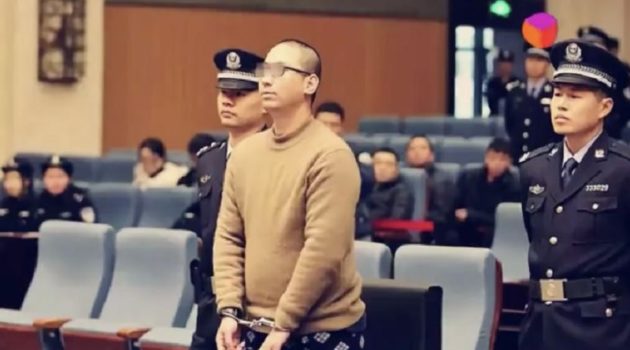 (謝罪に満足できず刃物で…)