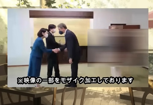 ギリシャの首相と握手、そしてお得意の英語であいさつを交わす紀子さまだが…（画像は『YouTube』のスクリーンショット）